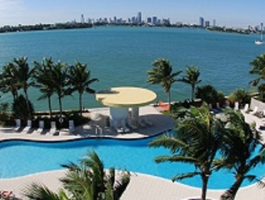 Bayfront Pool & Jacuzzi